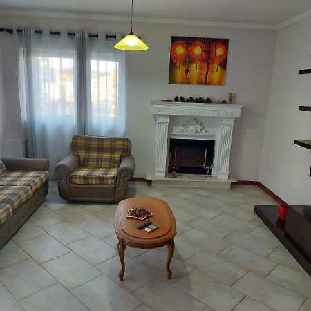 Apartamento Manka' S Place Tirana Exterior foto