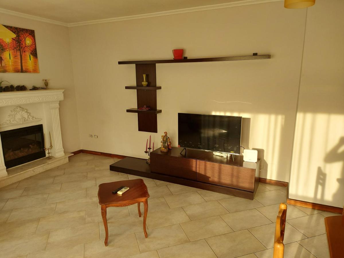 Apartamento Manka' S Place Tirana Exterior foto