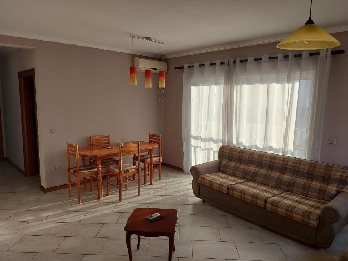 Apartamento Manka' S Place Tirana Exterior foto